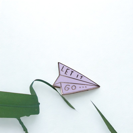 Pin's origami avion "Let it go"